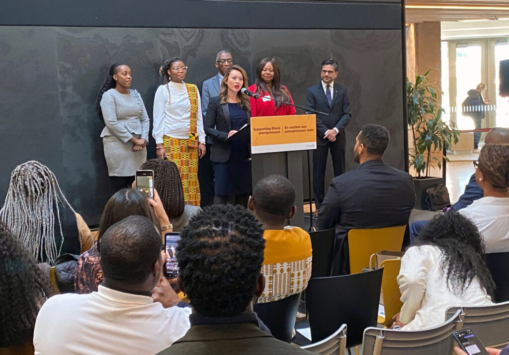 The Honourable Rechie Valdez, Minister of Small Business, announces the Black Entrepreneurship Knowledge Hub's ecosystem mapping tool. (Left to right: Arielle Kayabaga, MP for London West; Deborah Allotey, BEKH; Minister Rechie Valdez; Gerald Grant, BEKH; Andrea Pierece, BEKH; Yasir Naqvi, Parliamentary Secretary to the Minister of Health and MP for Ottawa Centre.)