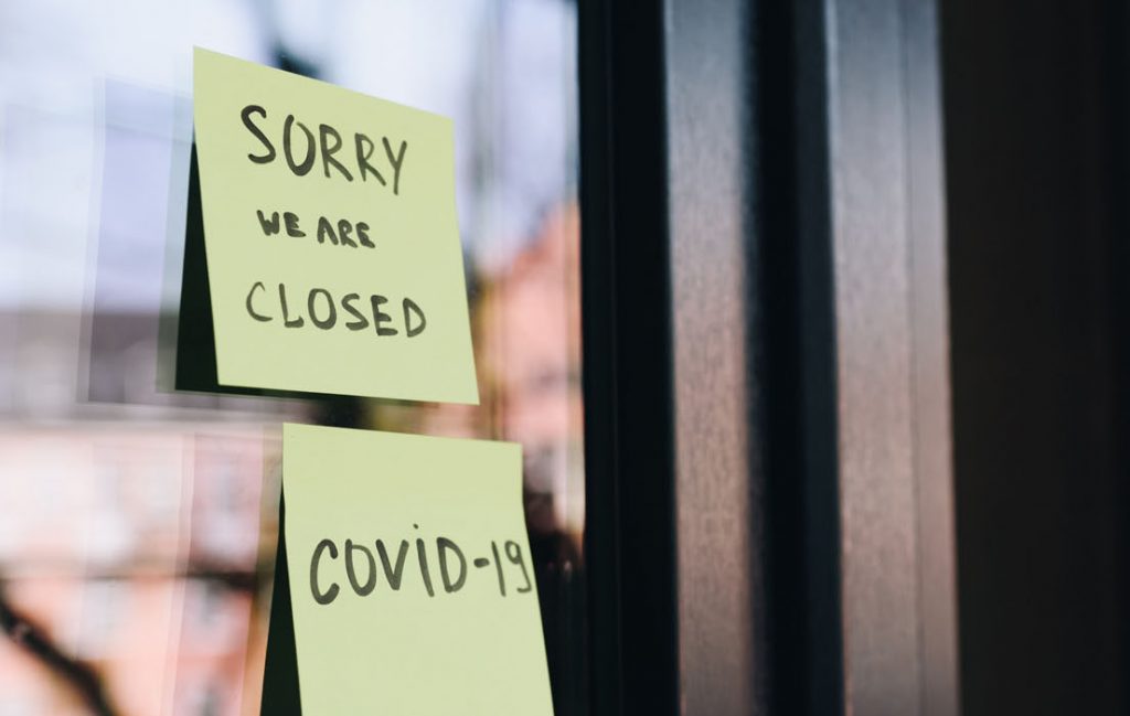 a sticky note on a door that says 